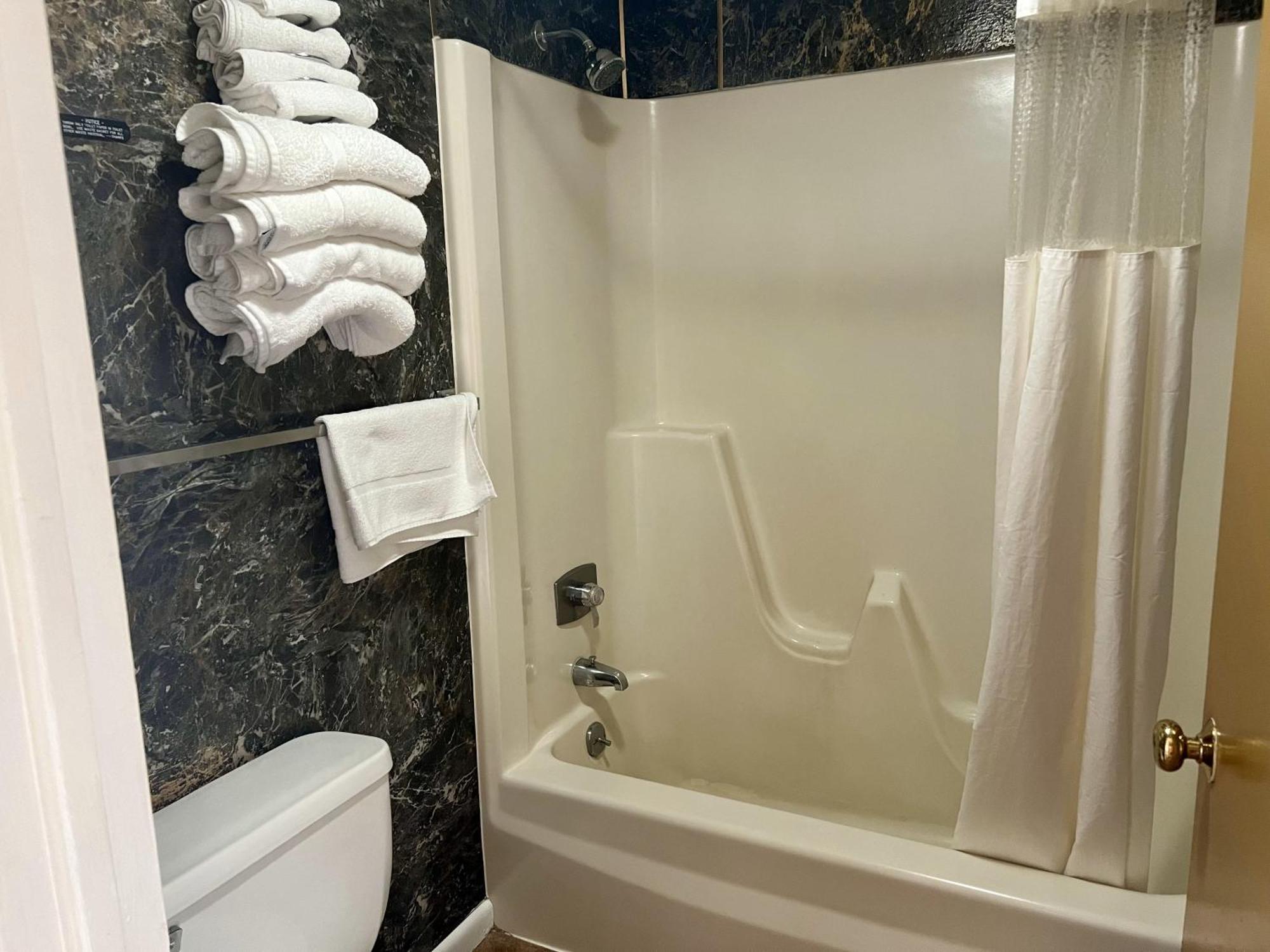 Travelodge By Wyndham Hotel